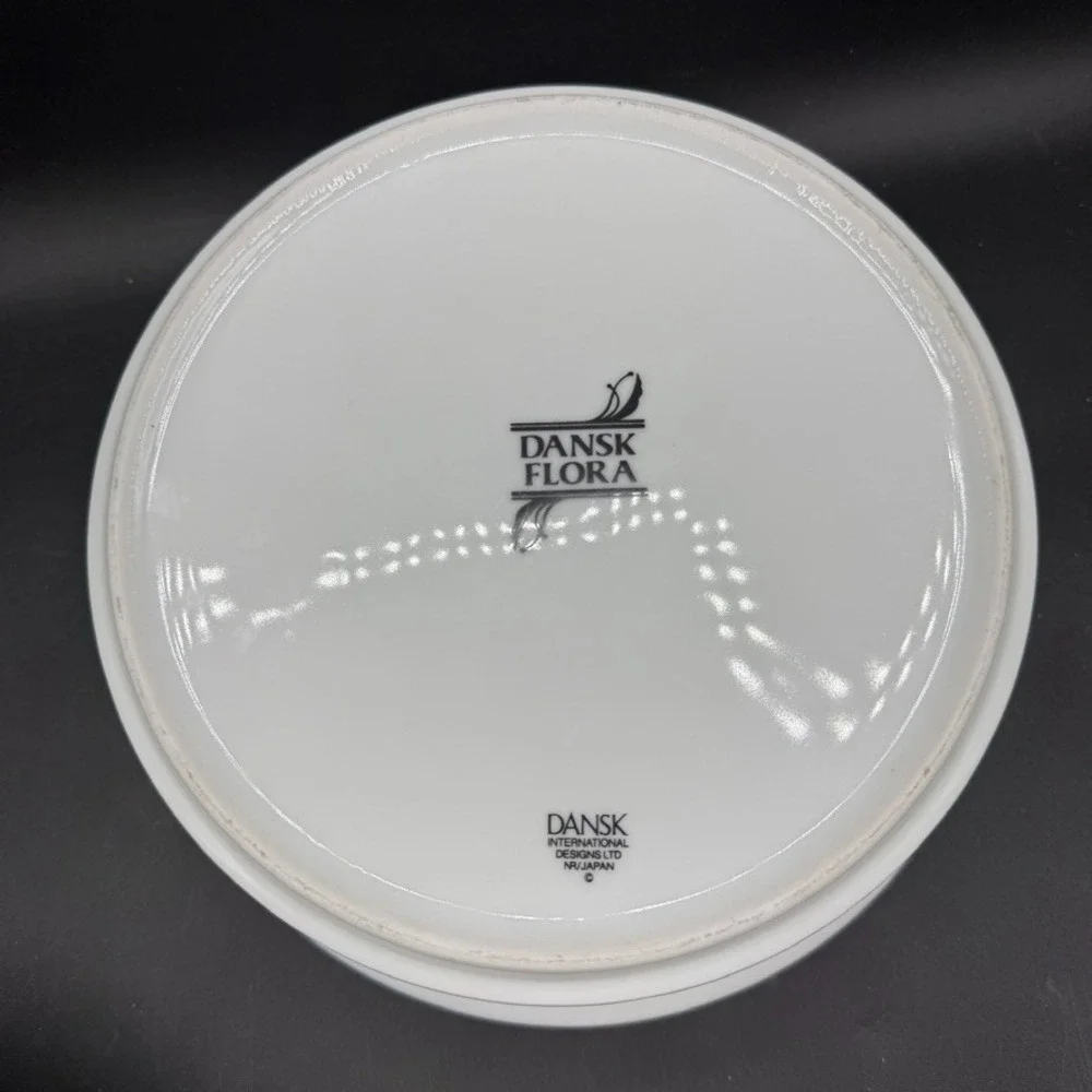 Dansk‎ Flora Bayberry Round Covered Casserole Width- 9 5/8 in Height- 3 7/8